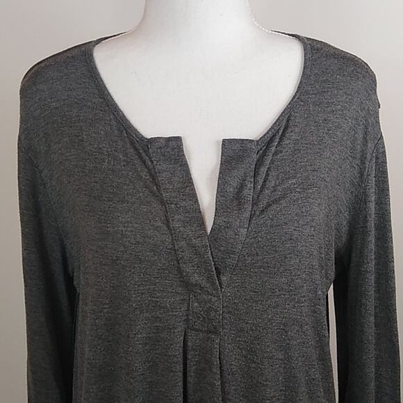 Kut from the Kloth Women's Split V Neck Top Gray Small - Picture 2 of 7